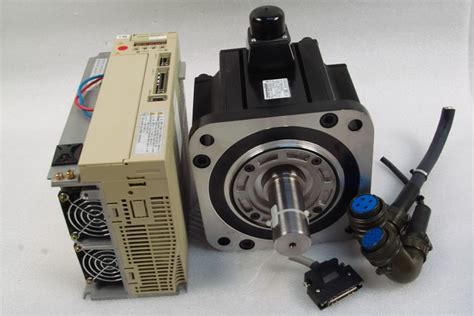 Small AC Induction Servo Motor YASKAWA SGMGH-30ACA21 UTSIH-B17CK Black Color 0