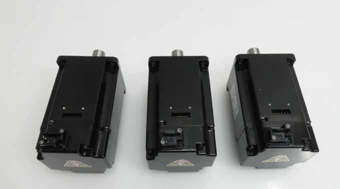 YASKAWA SGMJV-02AAA21 SIGMA5 200W AC SERVO MOTOR 1.5A 0.637N.m 0