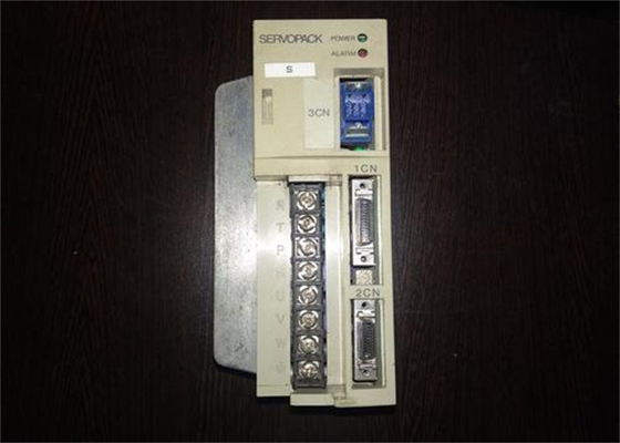 Yaskawa SGD-04AN AC SERVO AMPLIFIER 200-230V 6A 50/60HZ 400W NEW