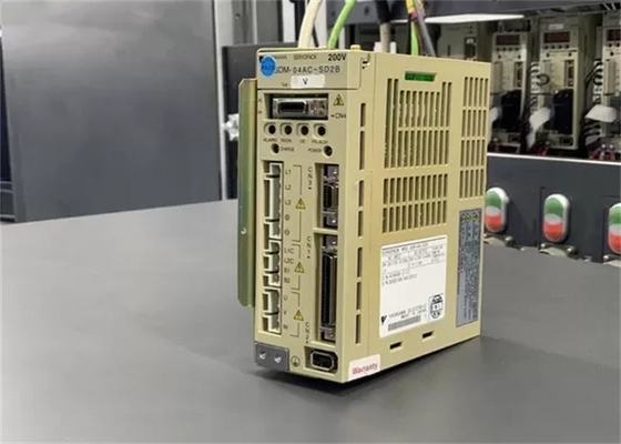 Yaskawa New SGDM-04AC-SD2B Ac Servo Drives 200w In Original Box