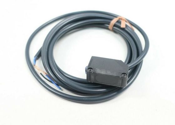 Omron E3Z-D62 02Z10M Photoelectric Switch Sensor 12 - 24 VDC 26.4 VDC Max 100 MA Max