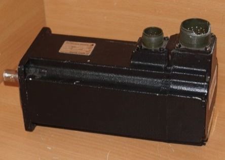 YASKAWA USAGED-03C22K   AC Servo Motor 300 W 8192 PPR Incremental Encoder