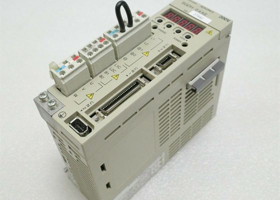 YASKAWA SGDH-04AE Industrial Servo Drive 200-230 VAC 50 / 60 Hz 30 Watts 55 Kw