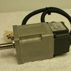 OMRON R88M-GP40030H-S2-Z AC Servomotor , With INC Encoder Flat-Style 400W , 200 VAC , With Key / Without Brake , 3000rpm