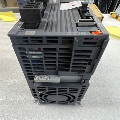 Two Line 200V AC Servo Amplifier Mitsubishi Melservo J4 2KW MR-J4-200B