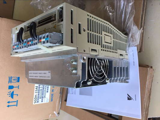 YASKAWA SGDH-10AE SERVO DRIVE SERVO AMPLIFIER SERVOPACK AC SERVO DRIVE TYPE SIGMA II 7.6 AMP 200 VAC 1 KW 3 PHASE CNC.