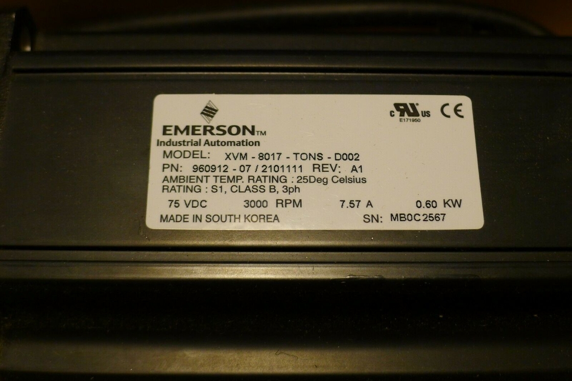 XVM8017TONSD002 Industrial Servo Motor 230VAC 80MM Frame Stall