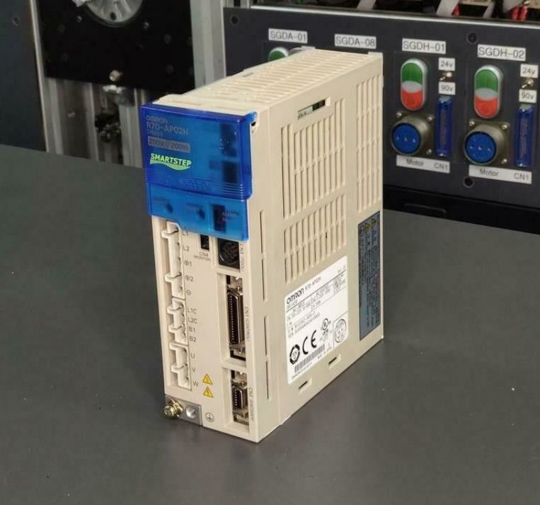 Servo Variateur OMRON R7D-AP02H - Neuf Dans Sa Boîte D'origine - Fabriqué Au Japon