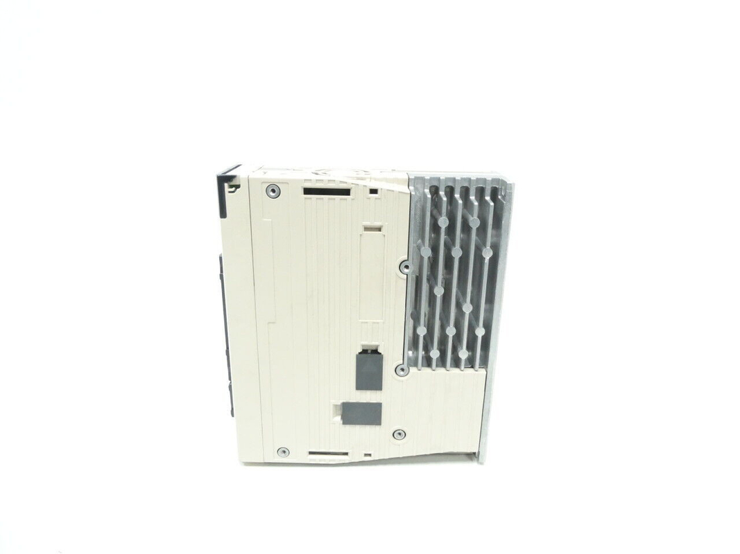 Yaskawa SGDV-R70A21A Servo Motor AZ Sigmas  200 Volt  50W ML3 Rot Sensor Amplifier