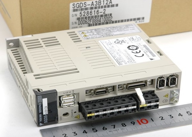 Yaskawa 0.03W Servo Drives SGDS-A3B12A Brand New Original Box