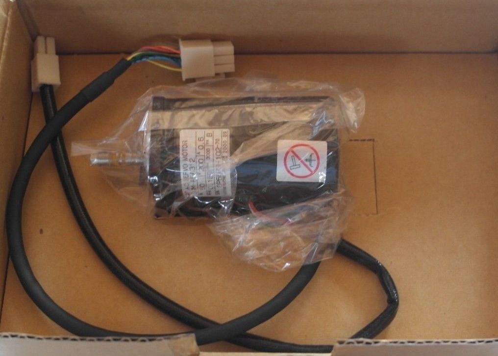 YASKAWA SGM-A5A31  2048 P/R Incremental Encoder AC Servo Motor 200V Standard 50W