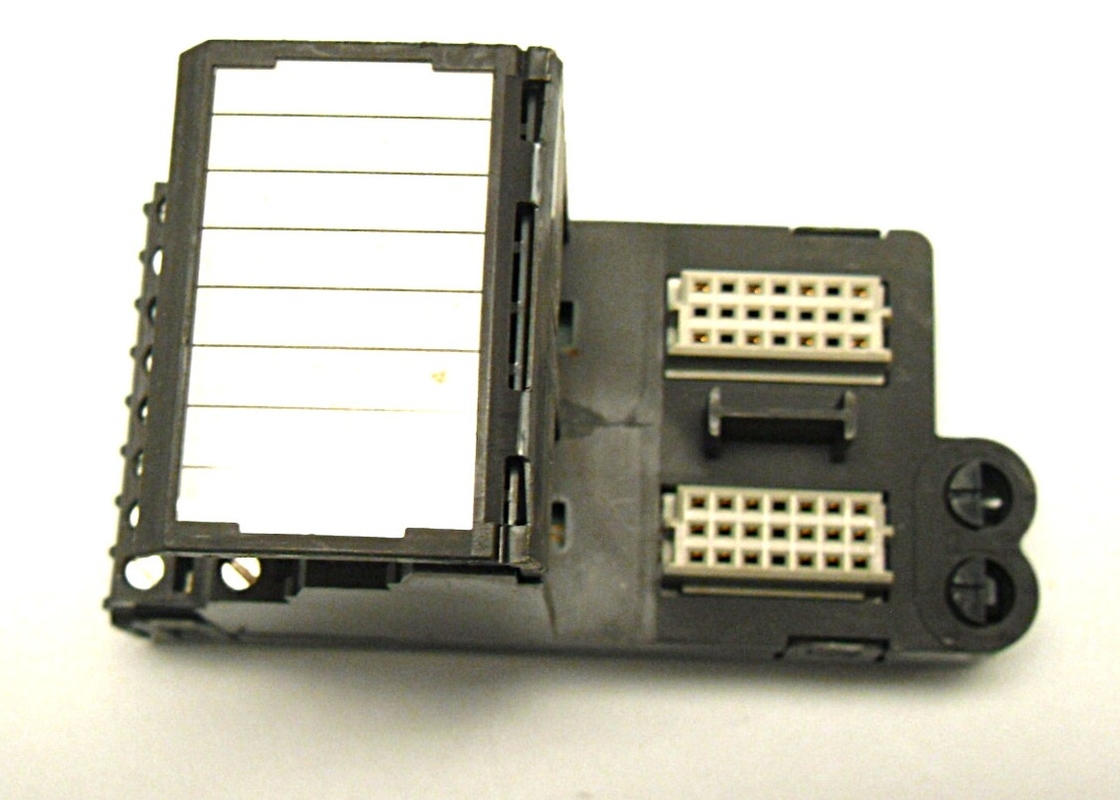 EMERSON KJ4001X1-CJ1 32 Channel Terminal Block 30 VDC 1mm Peak 150Hz