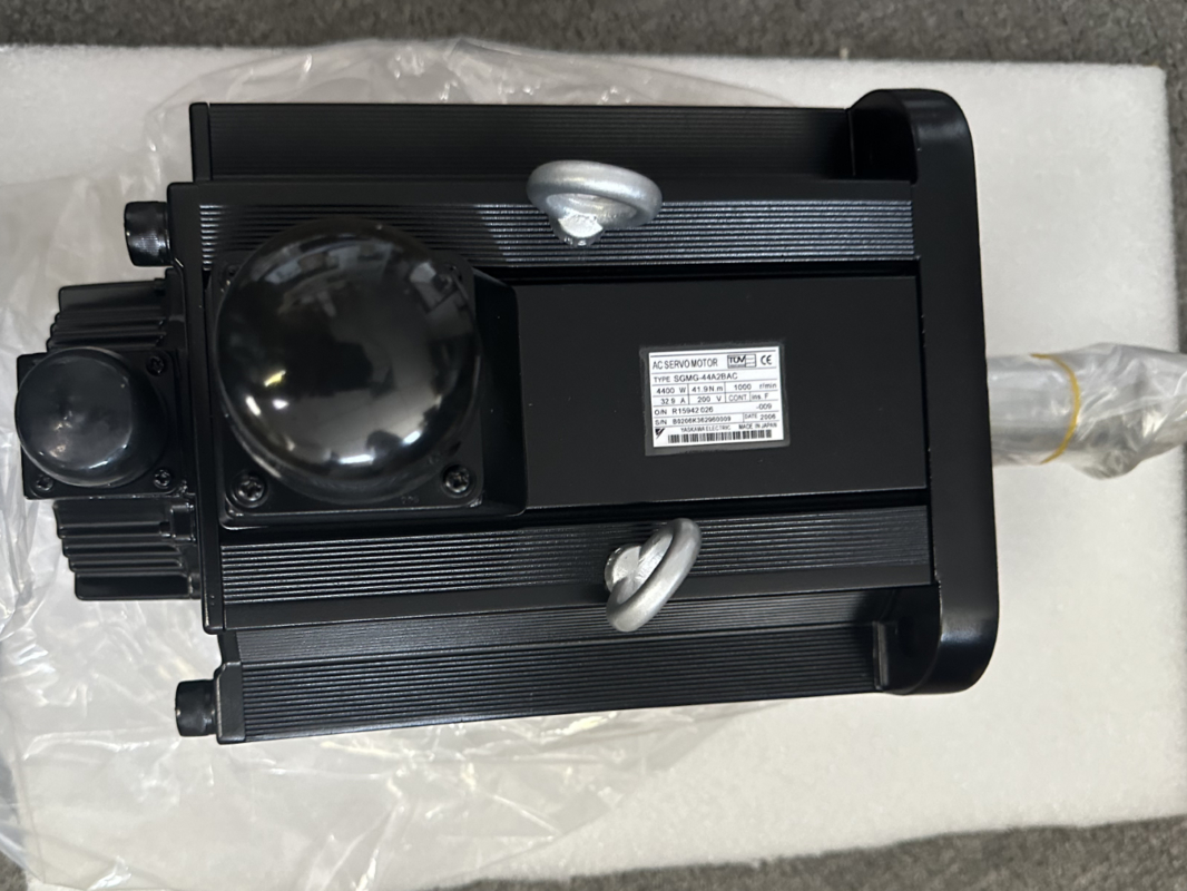 Yaskawa SGMG-44A2BAC Servo Motor 	4.4kW 1500/3000 RPM 200V Standard Configuration