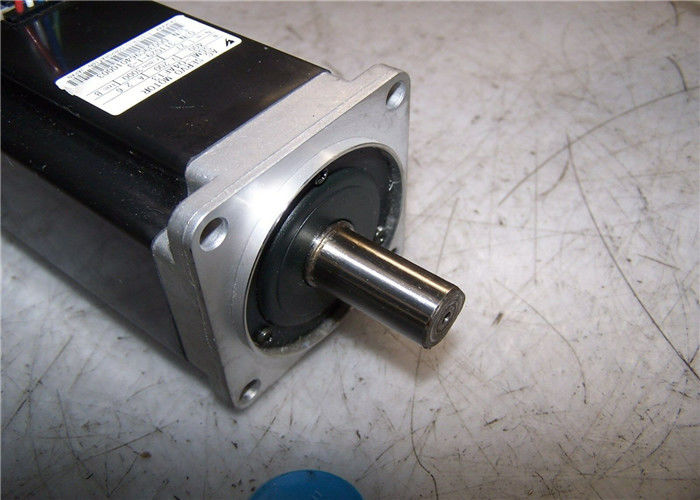 Yaskawa Electric SGML04AF12 AC Servo Motor Japan 400 Watt 3000 RPM